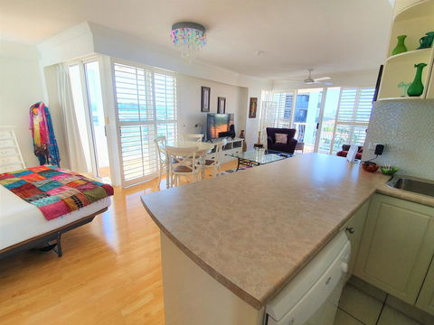 Broadbeach Holiday Apartments - Australian Directory 9