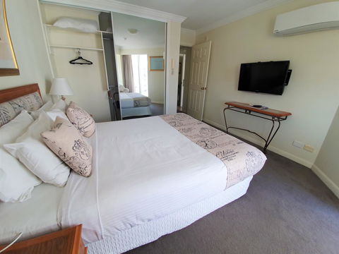 Broadbeach Holiday Apartments - Australian Directory 13