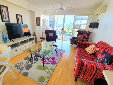 Broadbeach Holiday Apartments - Australian Directory 4