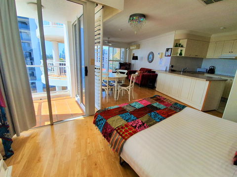 Broadbeach Holiday Apartments - Australian Directory 25