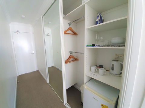 Broadbeach Holiday Apartments - Australian Directory 18