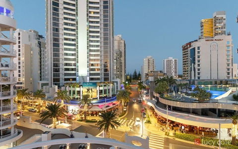 Broadbeach Holiday Apartments - Australian Directory 36