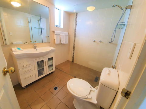 Broadbeach Holiday Apartments - Australian Directory 21