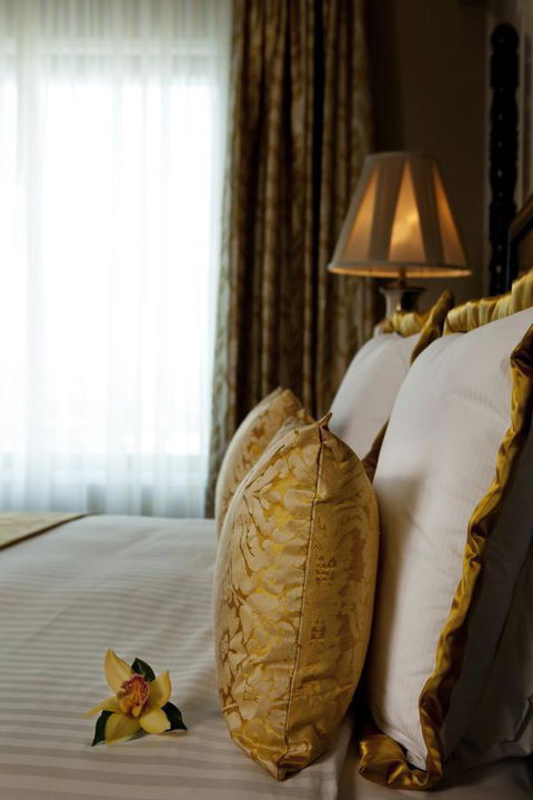 Stamford Plaza Brisbane - Australian Directory 25