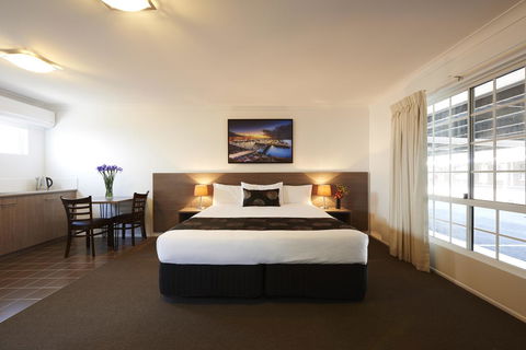 Takalvan Motel - Australian Directory 12