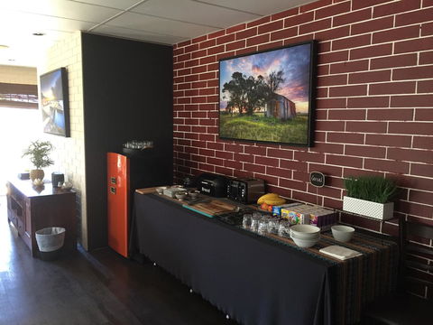 Takalvan Motel - Australian Directory 17