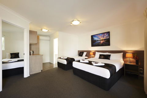 Takalvan Motel - Australian Directory 1