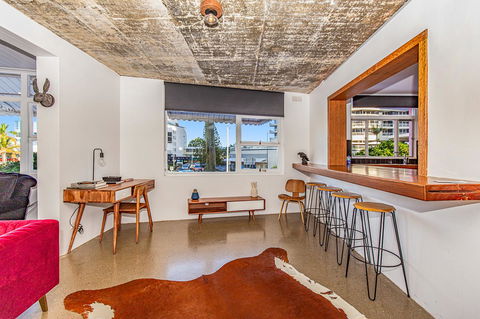 The Pink Hotel Coolangatta - Australian Directory 5