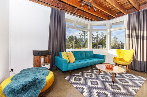 The Pink Hotel Coolangatta - Australian Directory 18