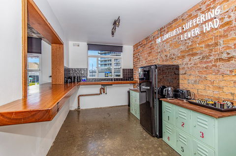 The Pink Hotel Coolangatta - Australian Directory 4