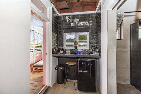 The Pink Hotel Coolangatta - Australian Directory 32