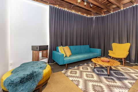 The Pink Hotel Coolangatta - Australian Directory 21