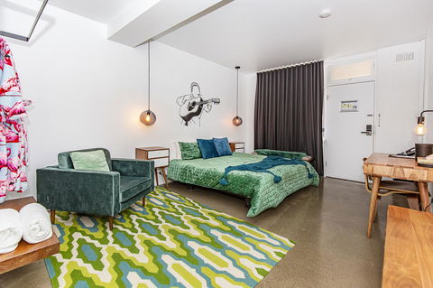 The Pink Hotel Coolangatta - Australian Directory 28