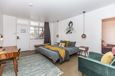 The Pink Hotel Coolangatta - Australian Directory 12