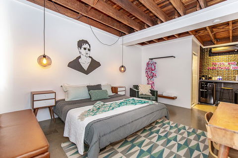 The Pink Hotel Coolangatta - Australian Directory 24