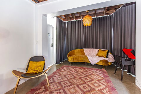 The Pink Hotel Coolangatta - Australian Directory 29