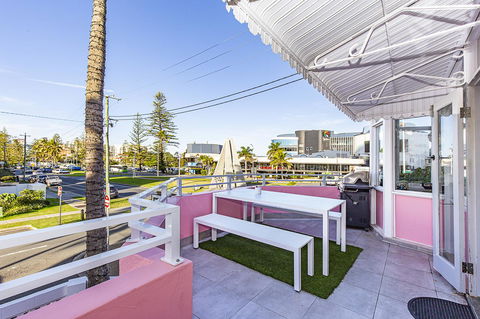 The Pink Hotel Coolangatta - Australian Directory 6