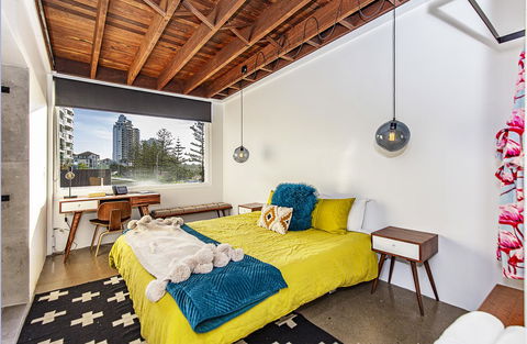 The Pink Hotel Coolangatta - Australian Directory 17