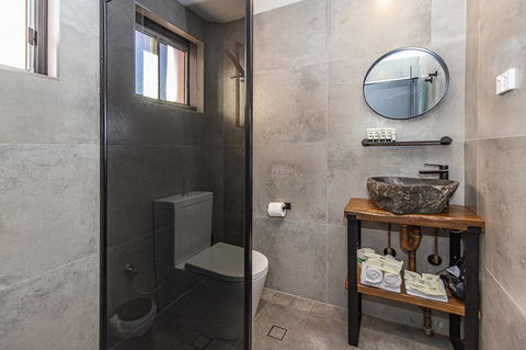 The Pink Hotel Coolangatta - Australian Directory 25