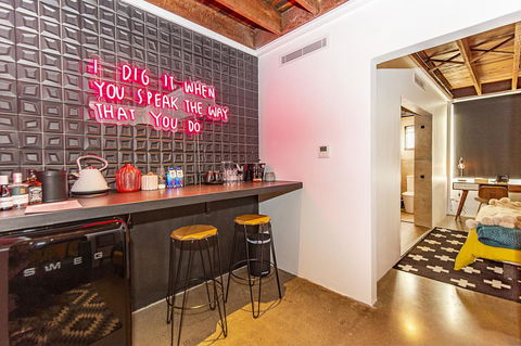 The Pink Hotel Coolangatta - Australian Directory 20