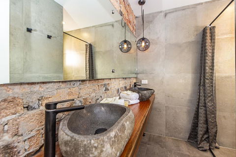 The Pink Hotel Coolangatta - Australian Directory 8