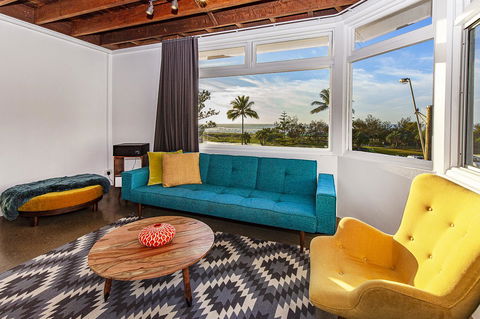 The Pink Hotel Coolangatta - Australian Directory 16