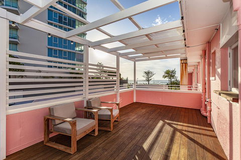 The Pink Hotel Coolangatta - Australian Directory 30