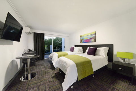 Mackay Oceanside Central Hotel Official - Australian Directory 25