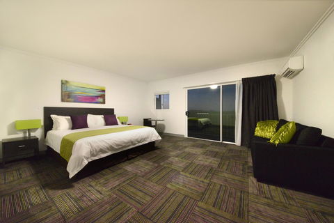 Mackay Oceanside Central Hotel Official - Australian Directory 24