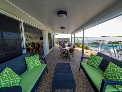 Mackay Oceanside Central Hotel Official - Australian Directory 32