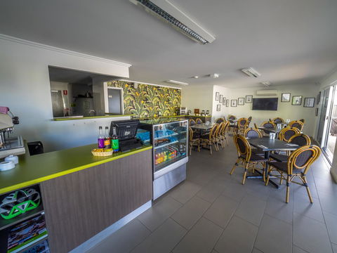 Mackay Oceanside Central Hotel Official - Australian Directory 31