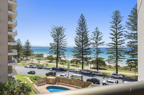 Columbia Beachfront Apartments On Rainbow Bay - Australian Directory 18