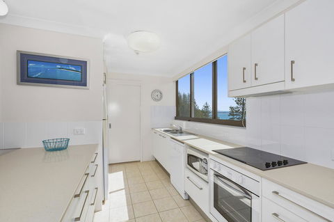 Columbia Beachfront Apartments On Rainbow Bay - Australian Directory 35
