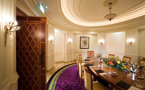 Imperial Hotel Gold Coast - Australian Directory 38