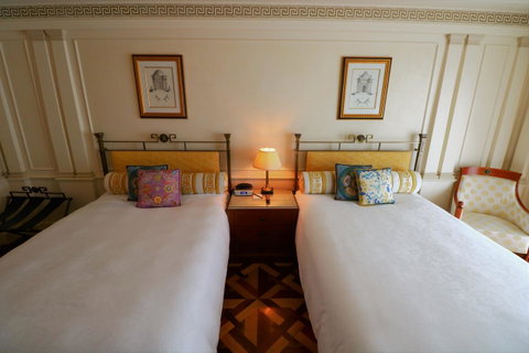Imperial Hotel Gold Coast - Australian Directory 32
