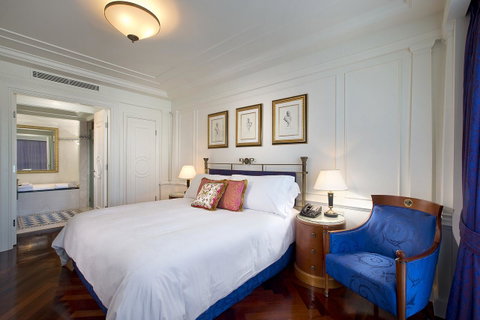 Imperial Hotel Gold Coast - Australian Directory 25