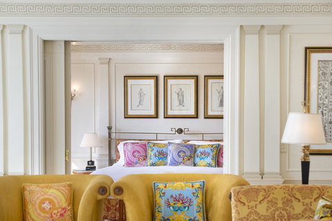 Imperial Hotel Gold Coast - Australian Directory 20