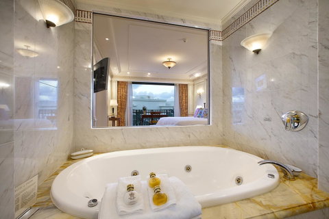 Imperial Hotel Gold Coast - Australian Directory 6