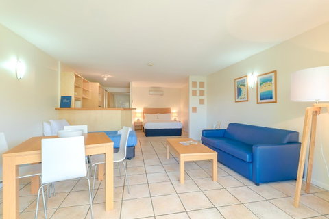 At The Sound Noosa Motel - Australian Directory 39