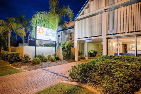 At The Sound Noosa Motel - Australian Directory 18