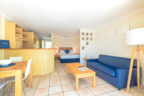 At The Sound Noosa Motel - Australian Directory 28
