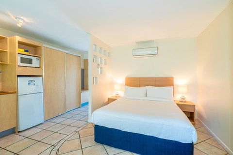 At The Sound Noosa Motel - Australian Directory 38