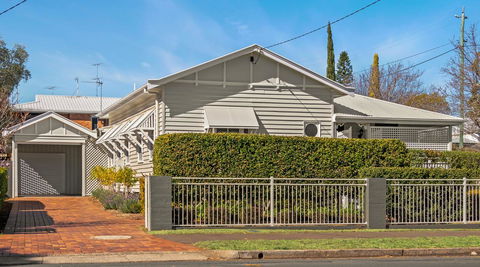 Frangipani House - Australian Directory 24