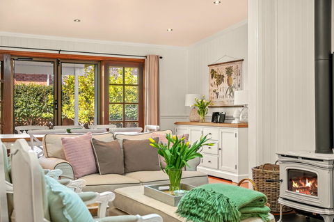 Frangipani House - Australian Directory 8