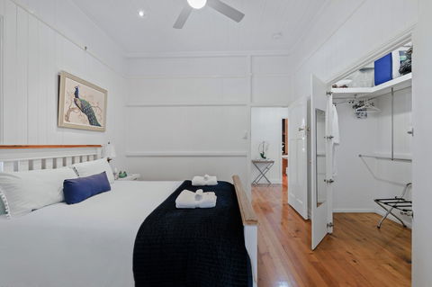 Frangipani House - Australian Directory 15