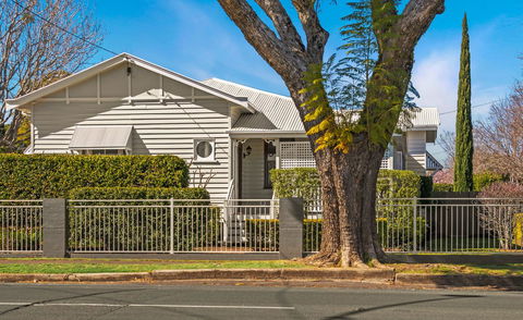 Frangipani House - Australian Directory 27