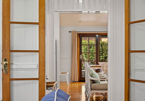 Frangipani House - Australian Directory 6