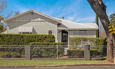 Frangipani House - Australian Directory 29
