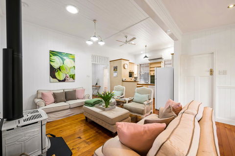 Frangipani House - Australian Directory 10