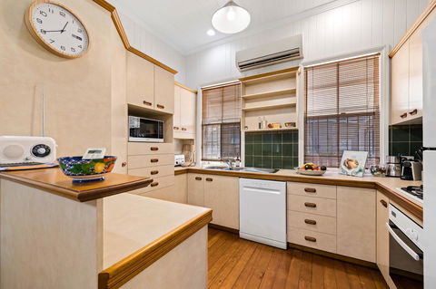 Frangipani House - Australian Directory 11